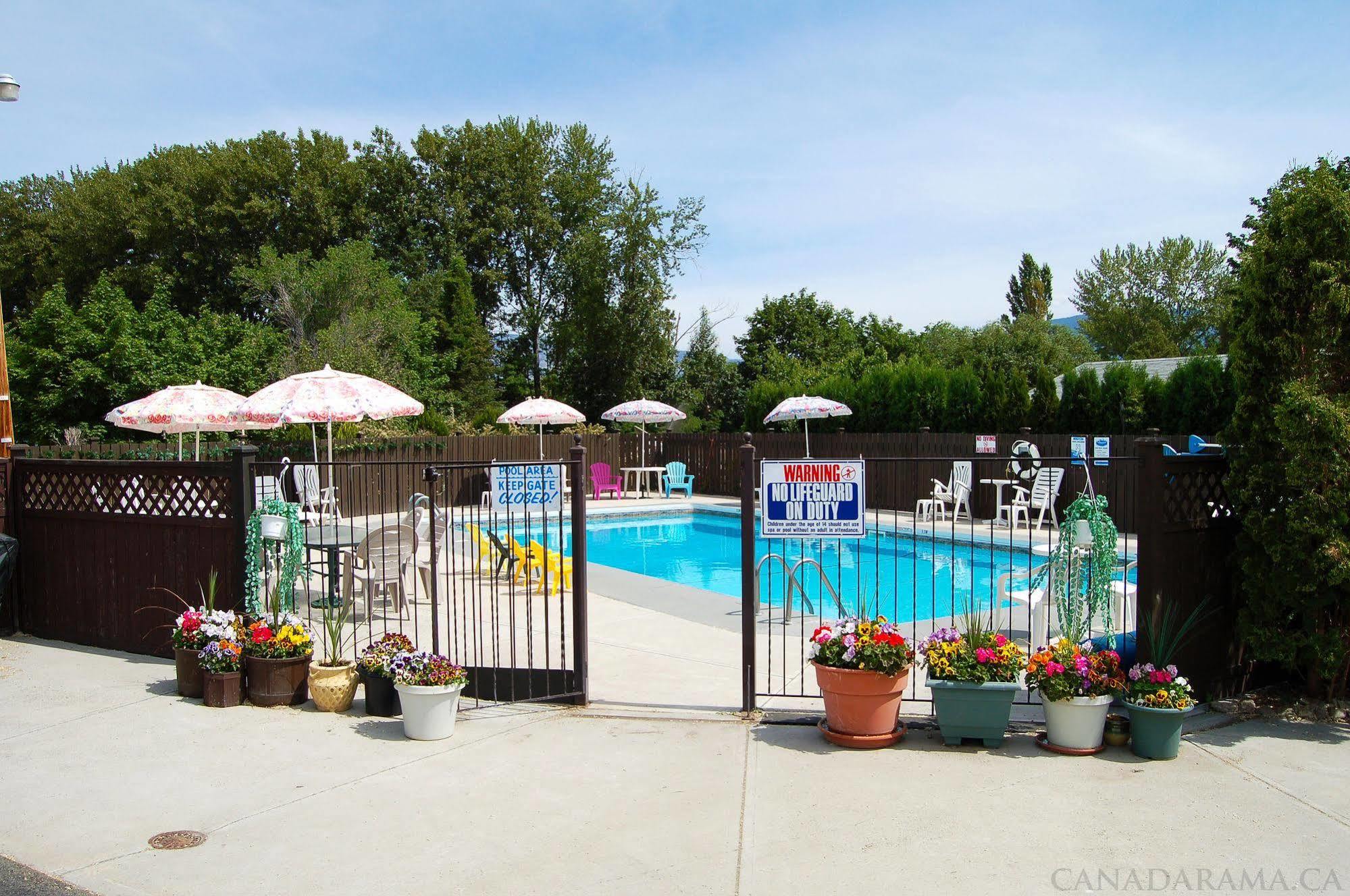 Rosedale Motel Summerland Exterior photo